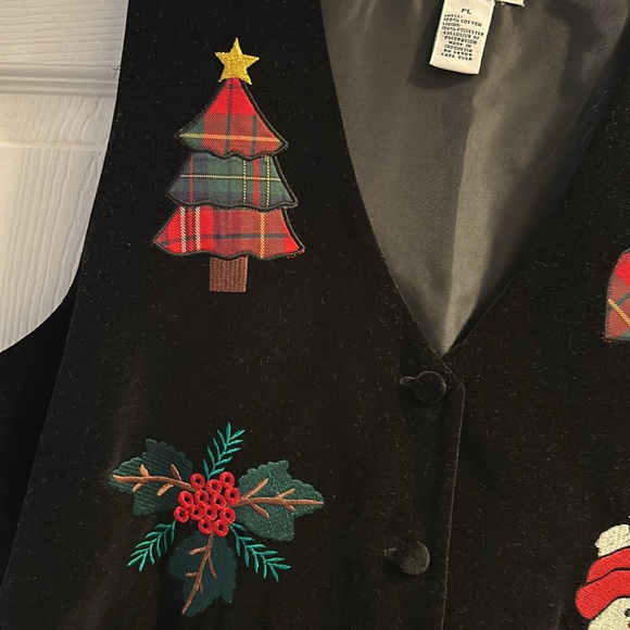 Women’s Black Velvet Vest NWT With
Beautiful Christmas Appliqués Size PL - Picture 5 of 9